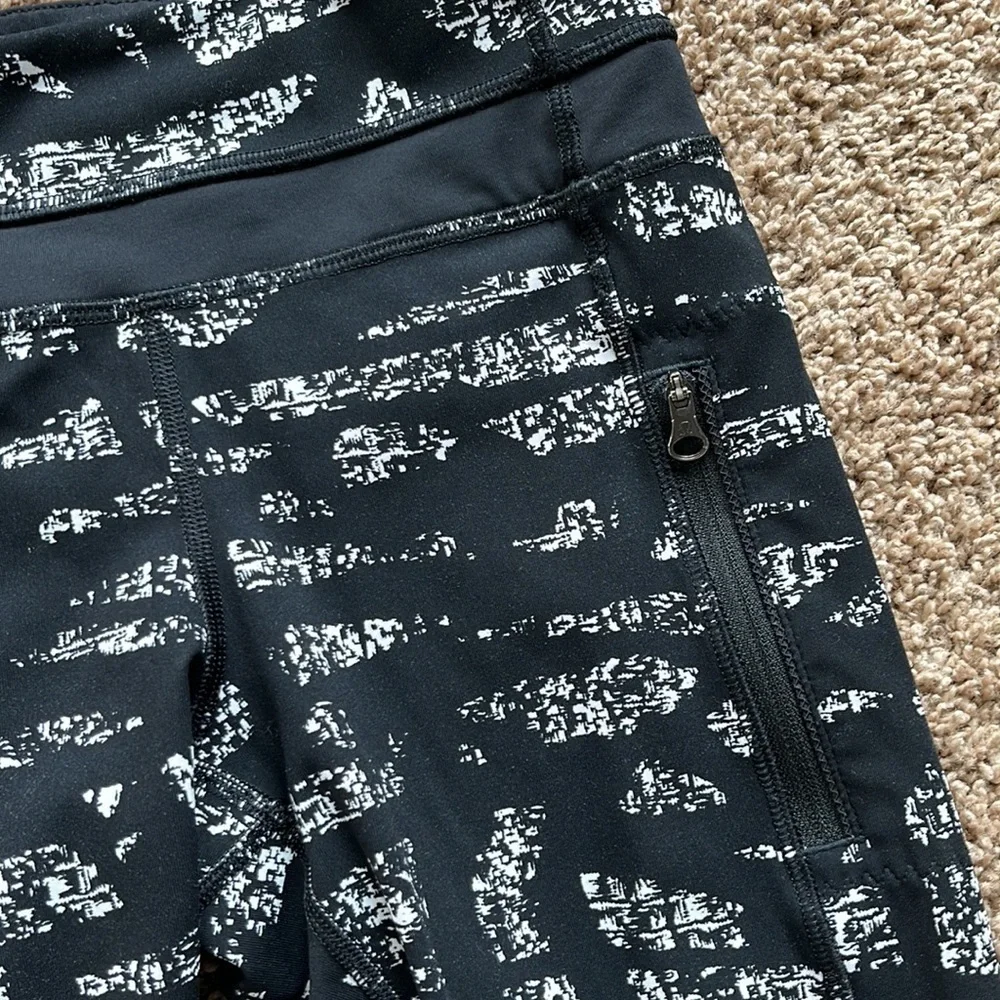 Lululemon Leggings - Size 4 - Picture 4 of 7